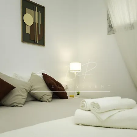 Enjoy2rent Charcones En Pueblo Mijas